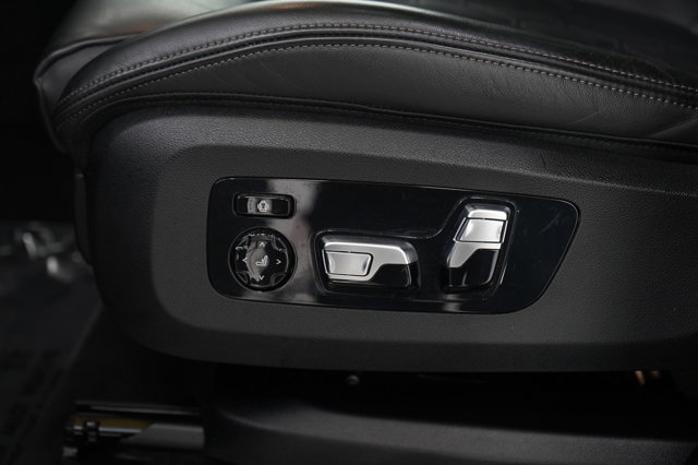 Vehicle image 32 of 35