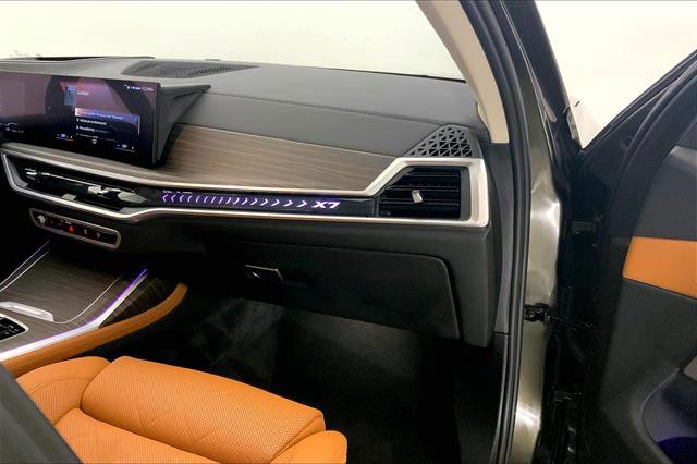 Vehicle image 24 of 33