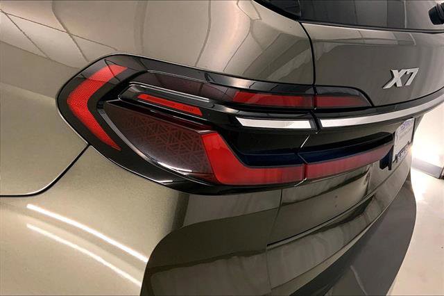 Vehicle image 29 of 33