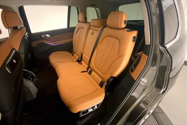 Vehicle image 15 of 33