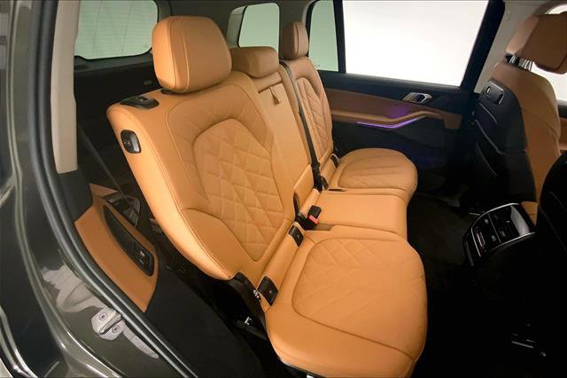 Vehicle image 16 of 33