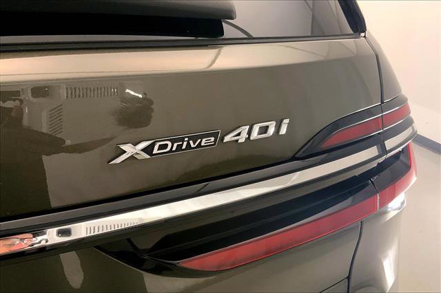 Vehicle image 31 of 33