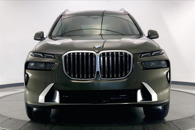 Vehicle image 2 of 33