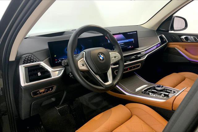 Vehicle image 22 of 33