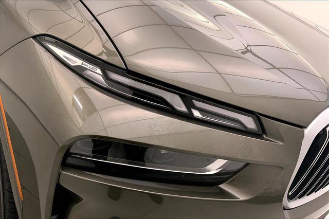 Vehicle image 28 of 33