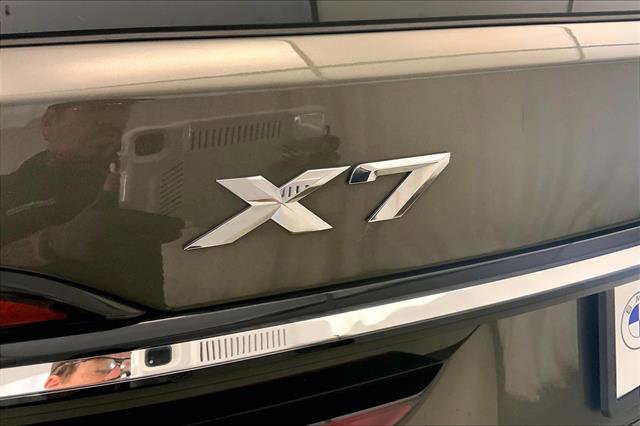 Vehicle image 11 of 33