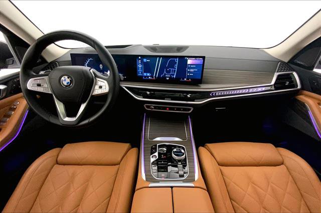 Vehicle image 17 of 33