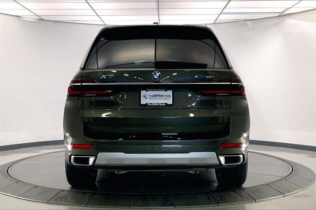 Vehicle image 7 of 33