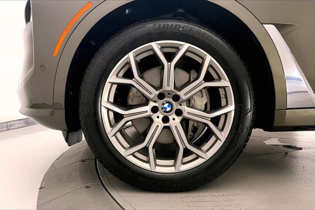 Vehicle image 12 of 33