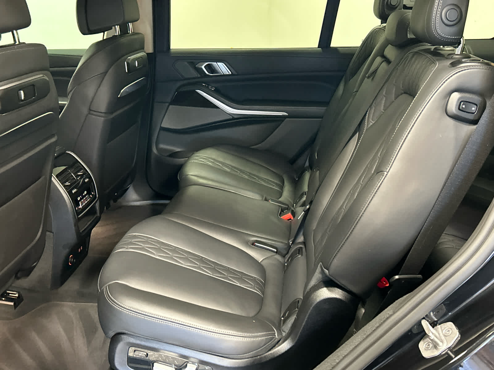 Vehicle image 32 of 55