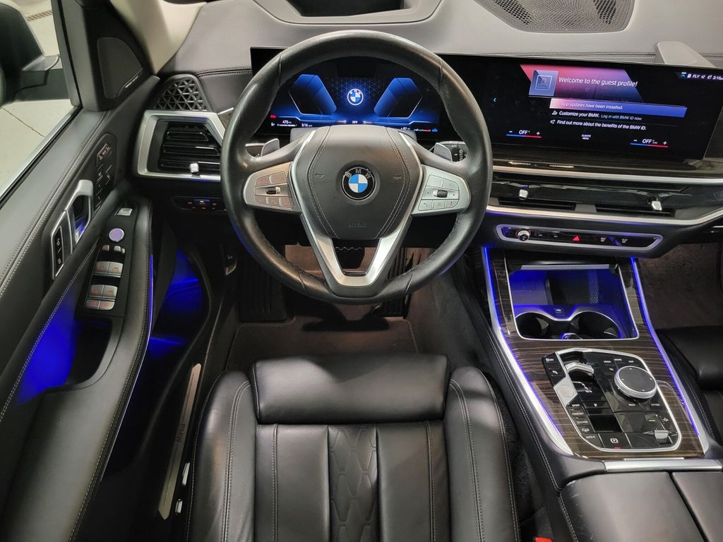 Vehicle image 13 of 35
