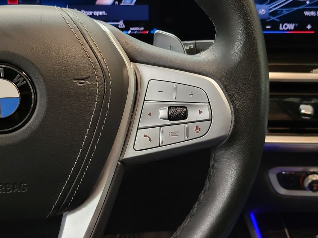 Vehicle image 33 of 35