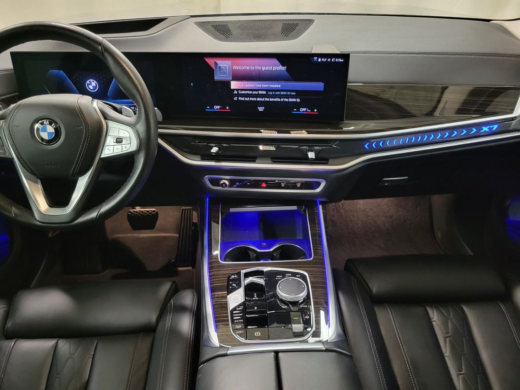 Vehicle image 14 of 35