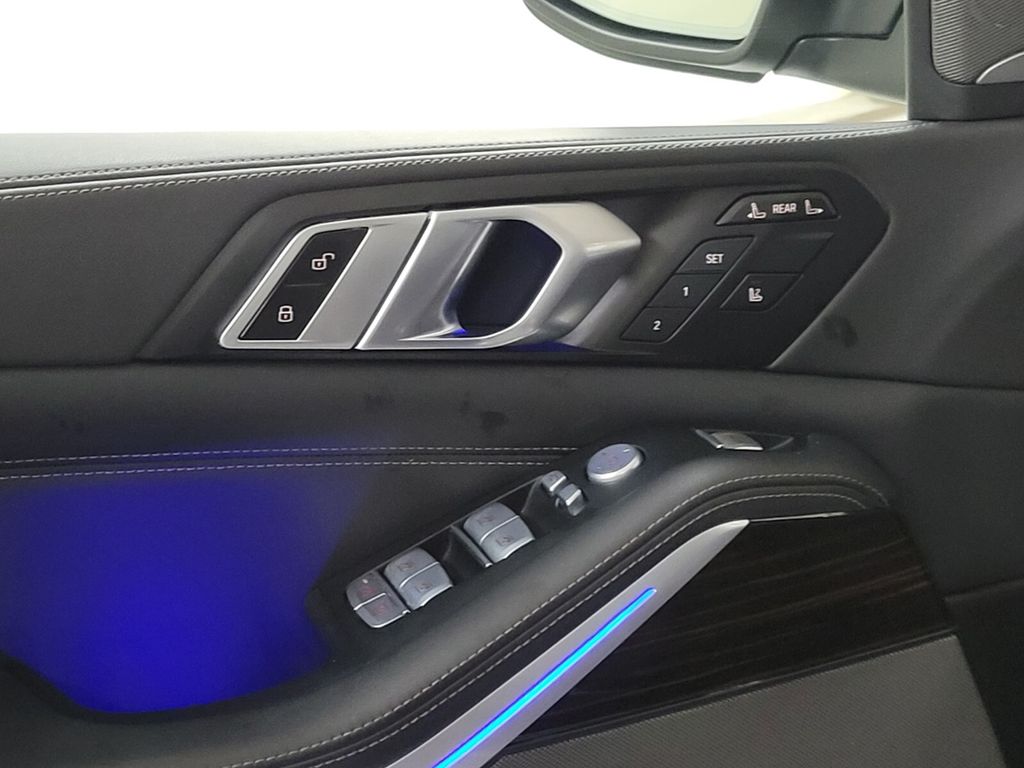 Vehicle image 17 of 35