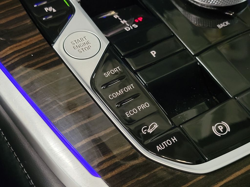 Vehicle image 25 of 35