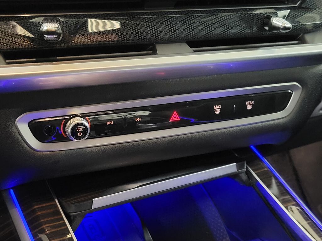 Vehicle image 21 of 35