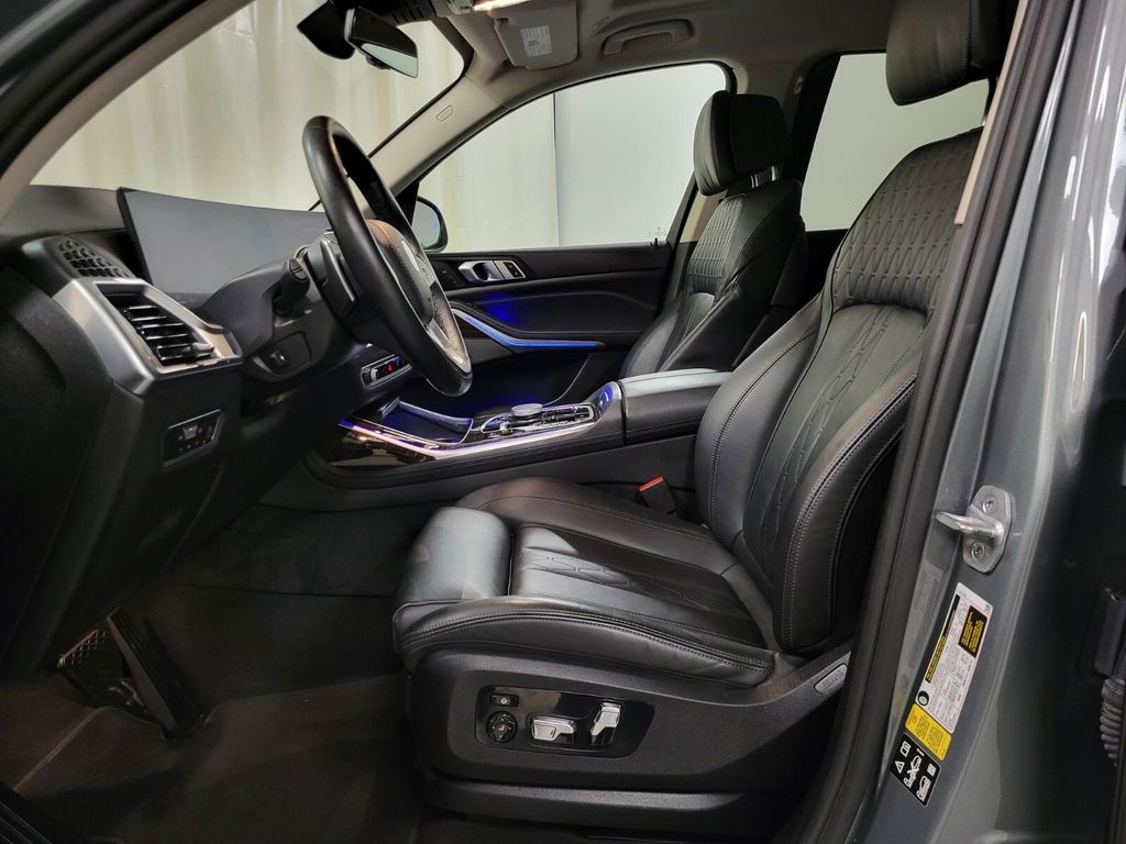 Vehicle image 18 of 35