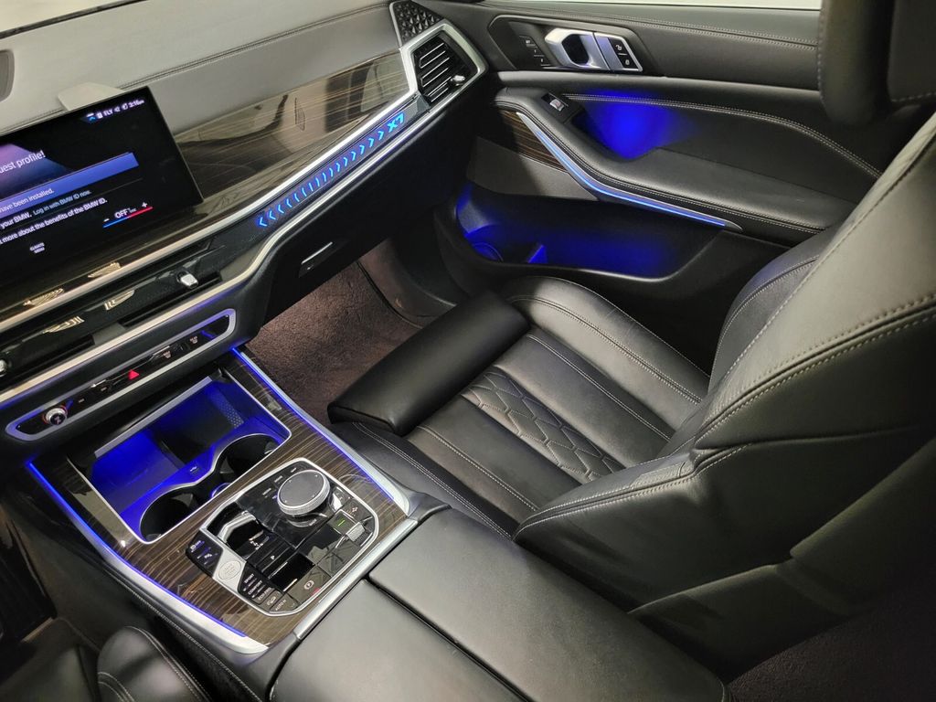 Vehicle image 15 of 35