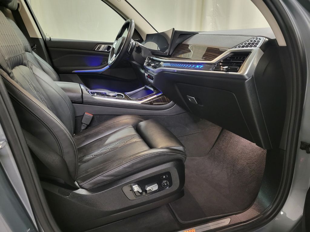 Vehicle image 11 of 35