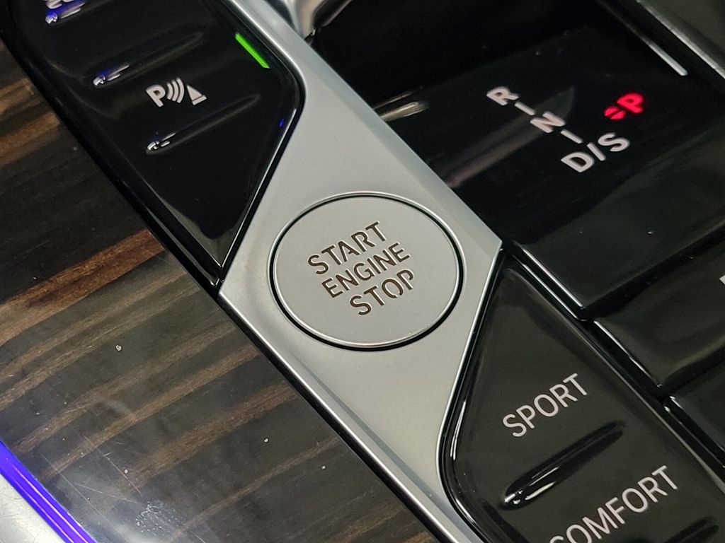 Vehicle image 27 of 35
