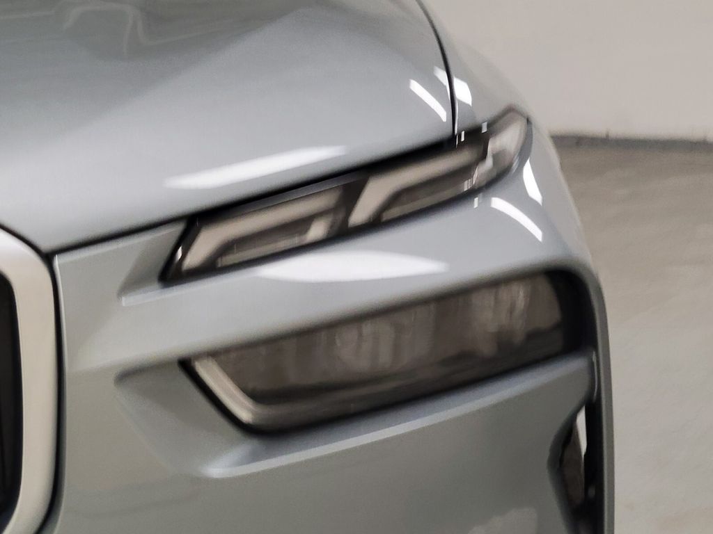 Vehicle image 9 of 35