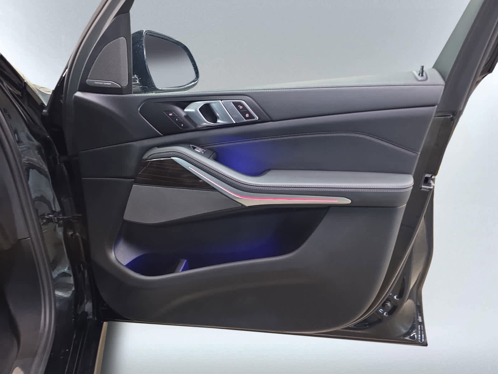 Vehicle image 18 of 20