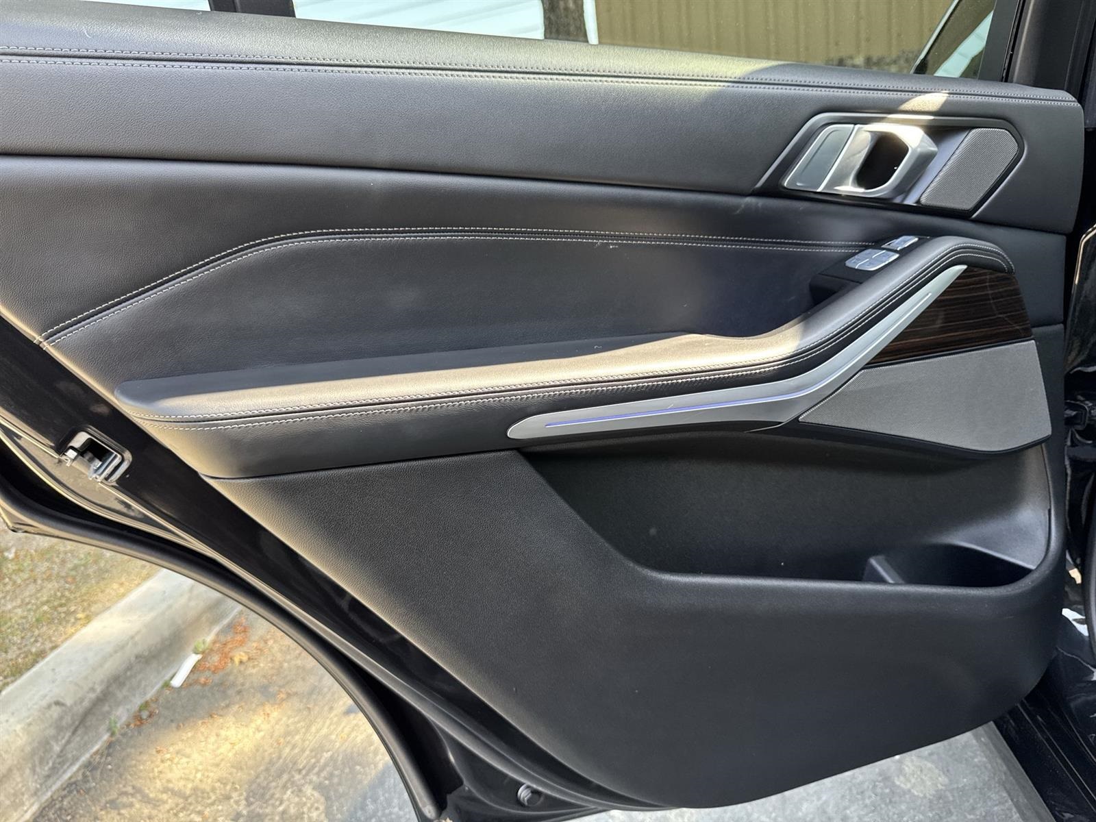 Vehicle image 27 of 39