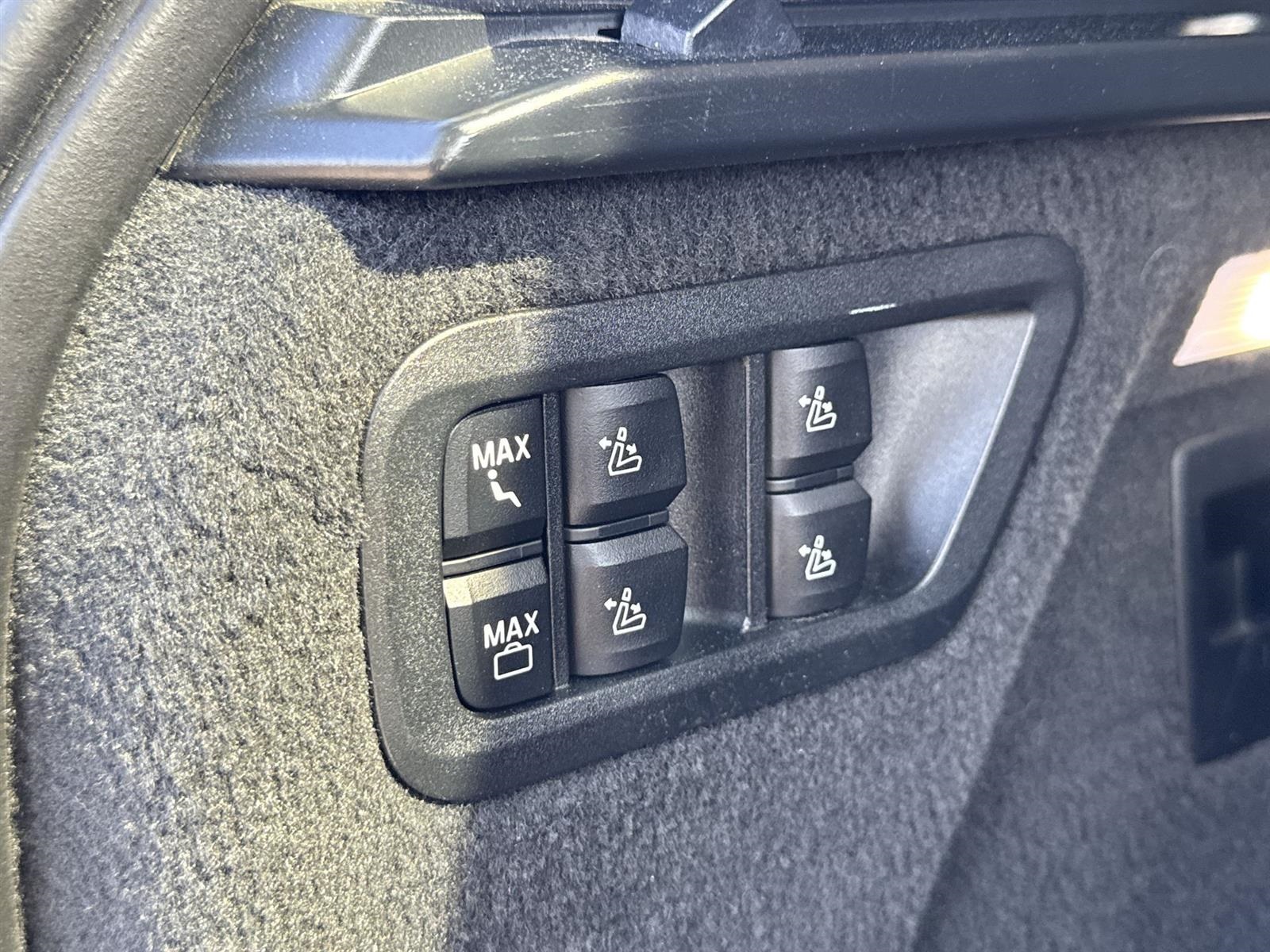 Vehicle image 32 of 39