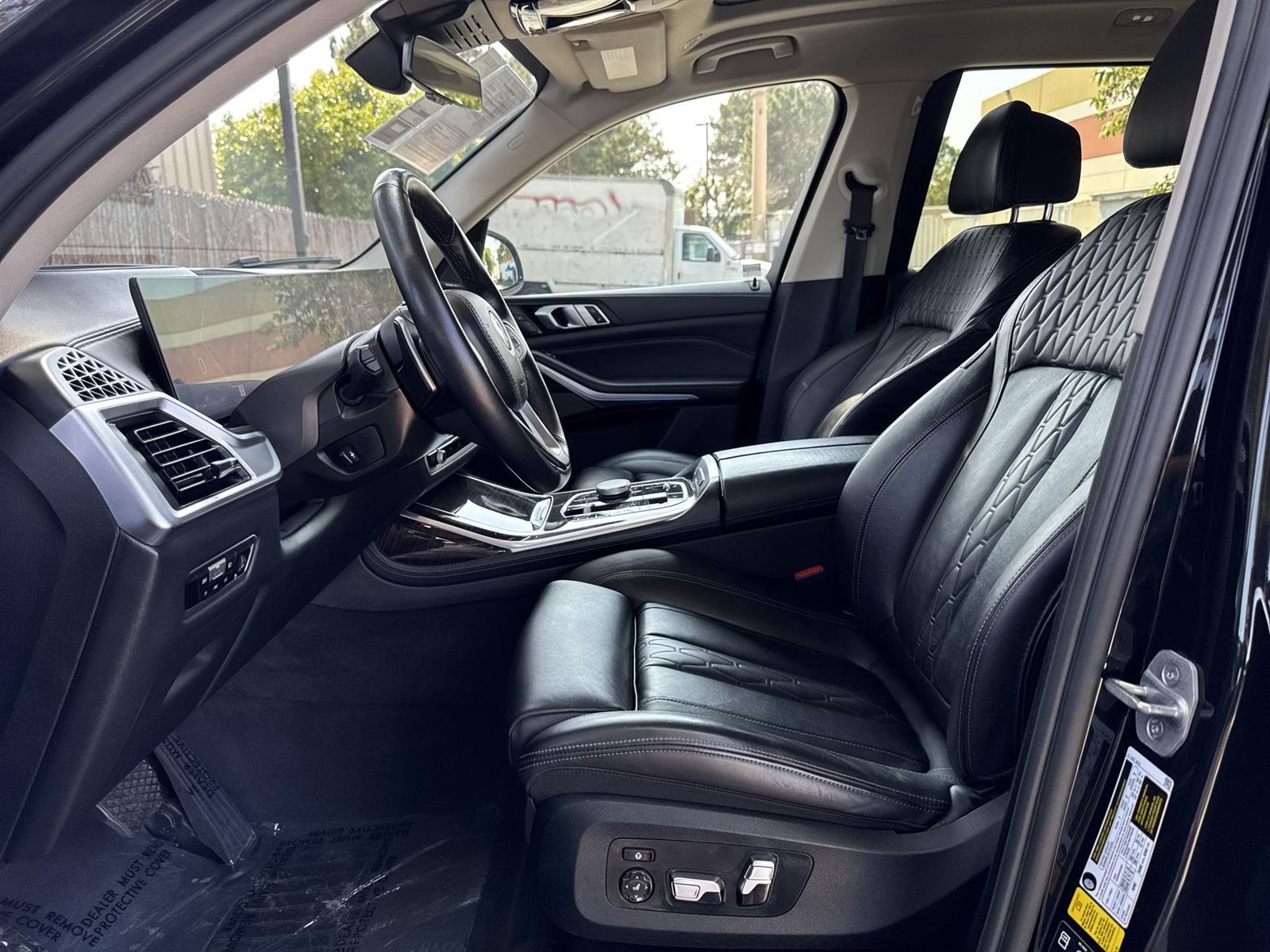 Vehicle image 24 of 39