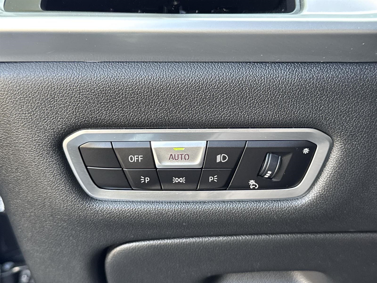Vehicle image 21 of 39