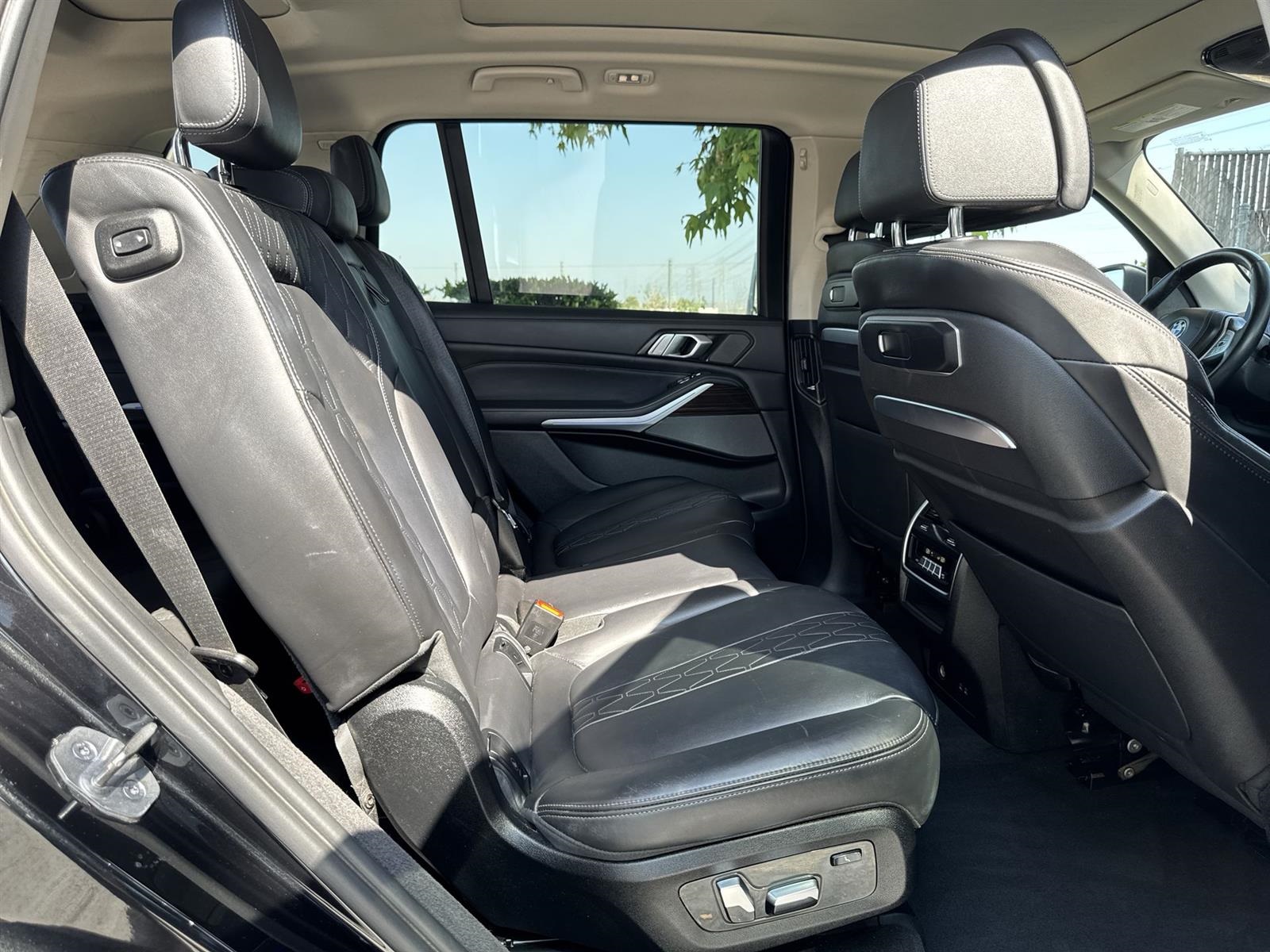 Vehicle image 34 of 39