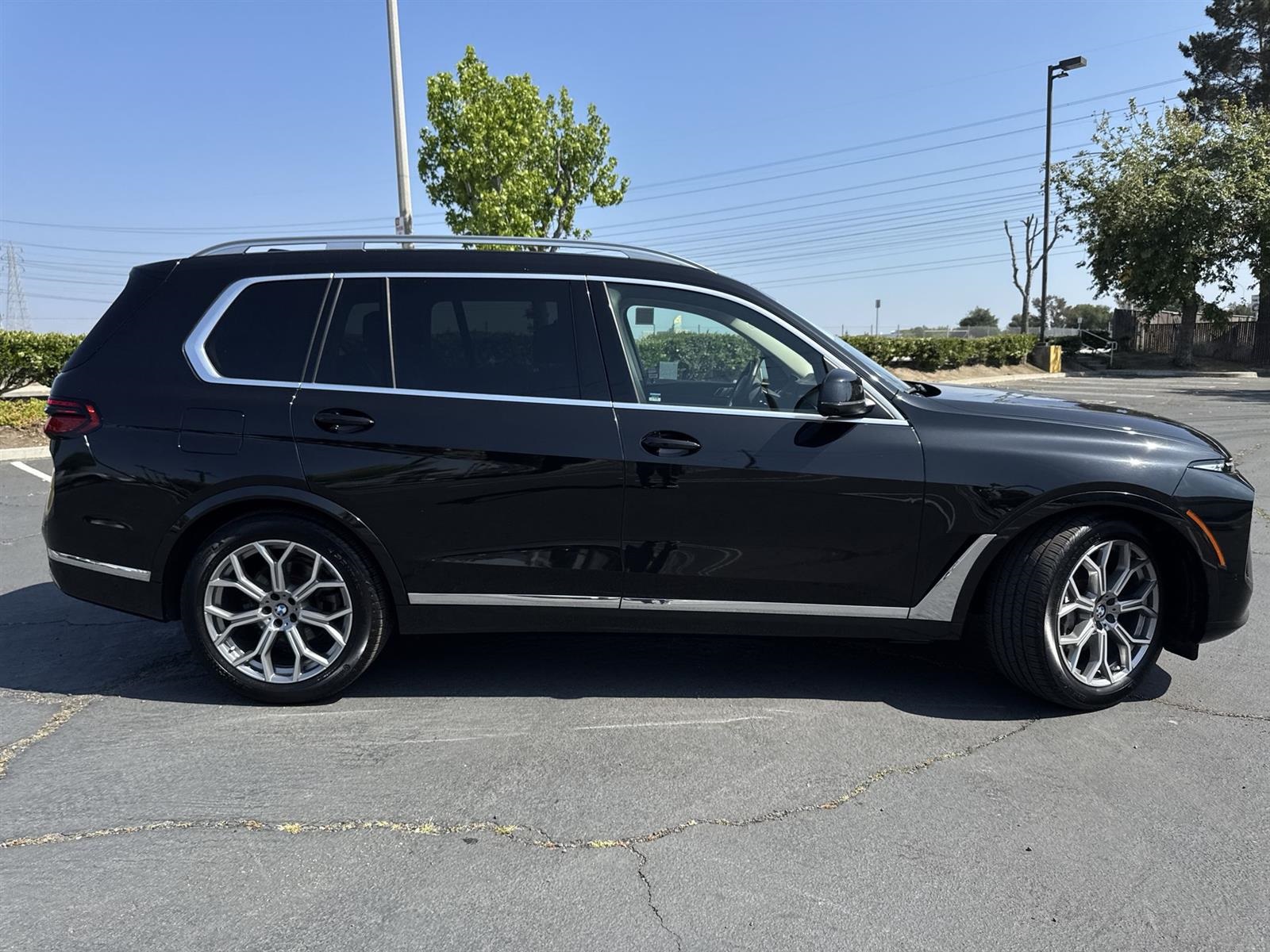 Vehicle image 4 of 39