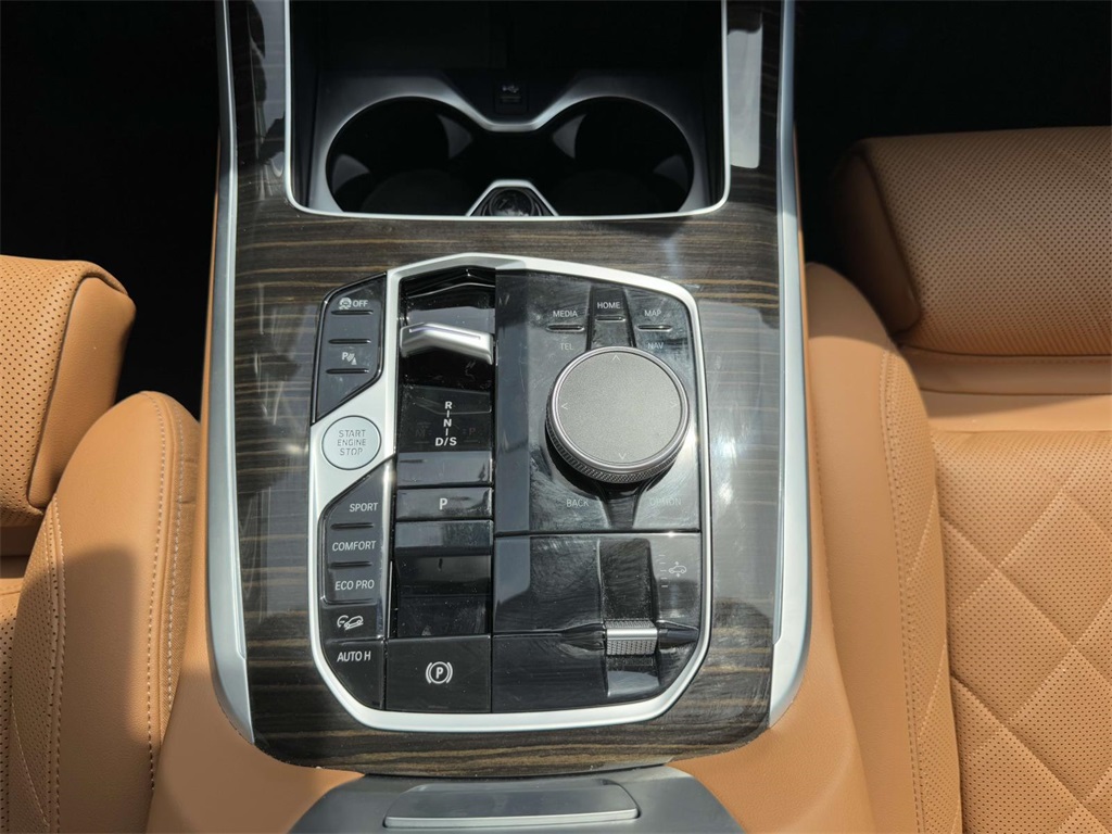 Vehicle image 9 of 20