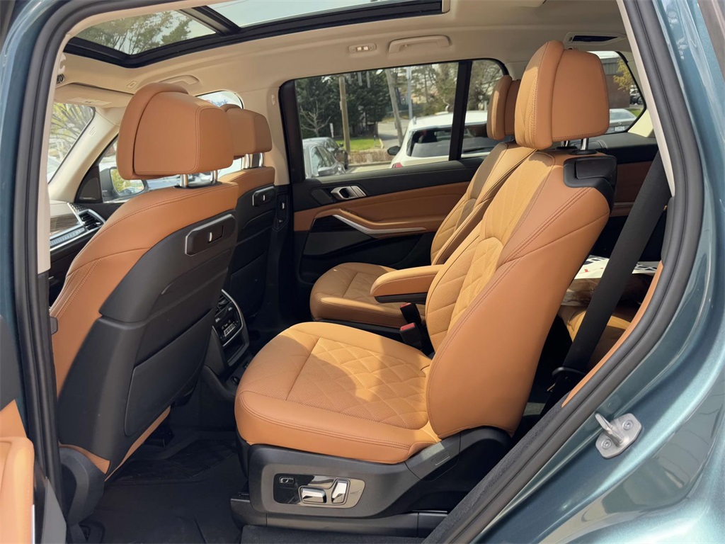 Vehicle image 19 of 20