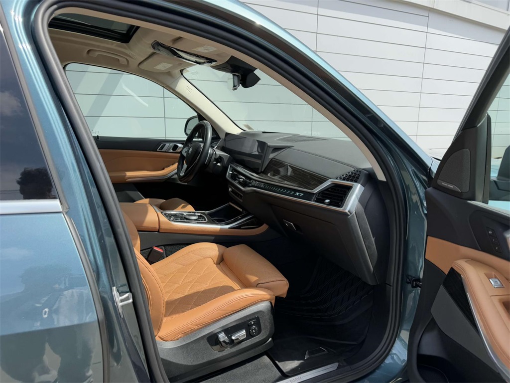 Vehicle image 18 of 20