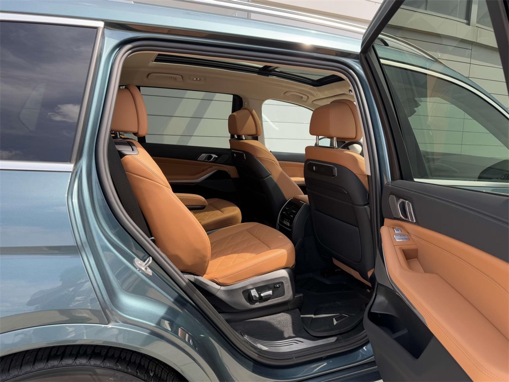 Vehicle image 16 of 20