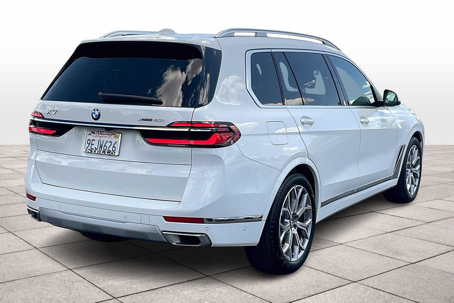 Vehicle image 4 of 33