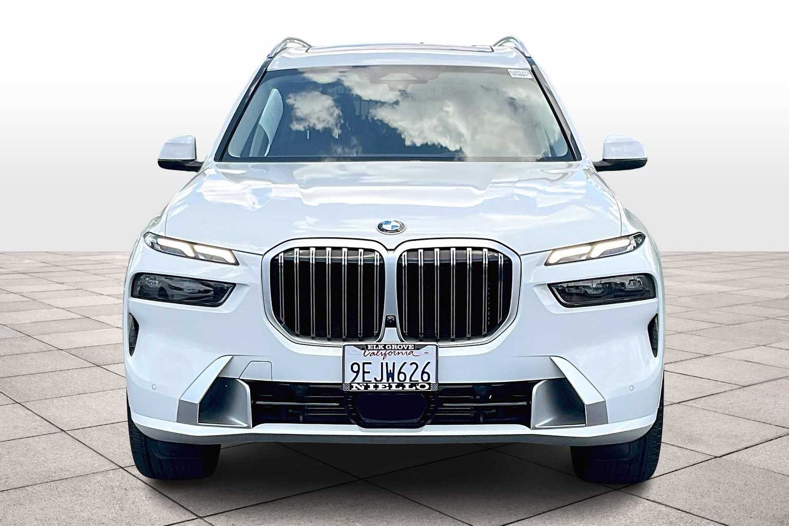 Vehicle image 2 of 33