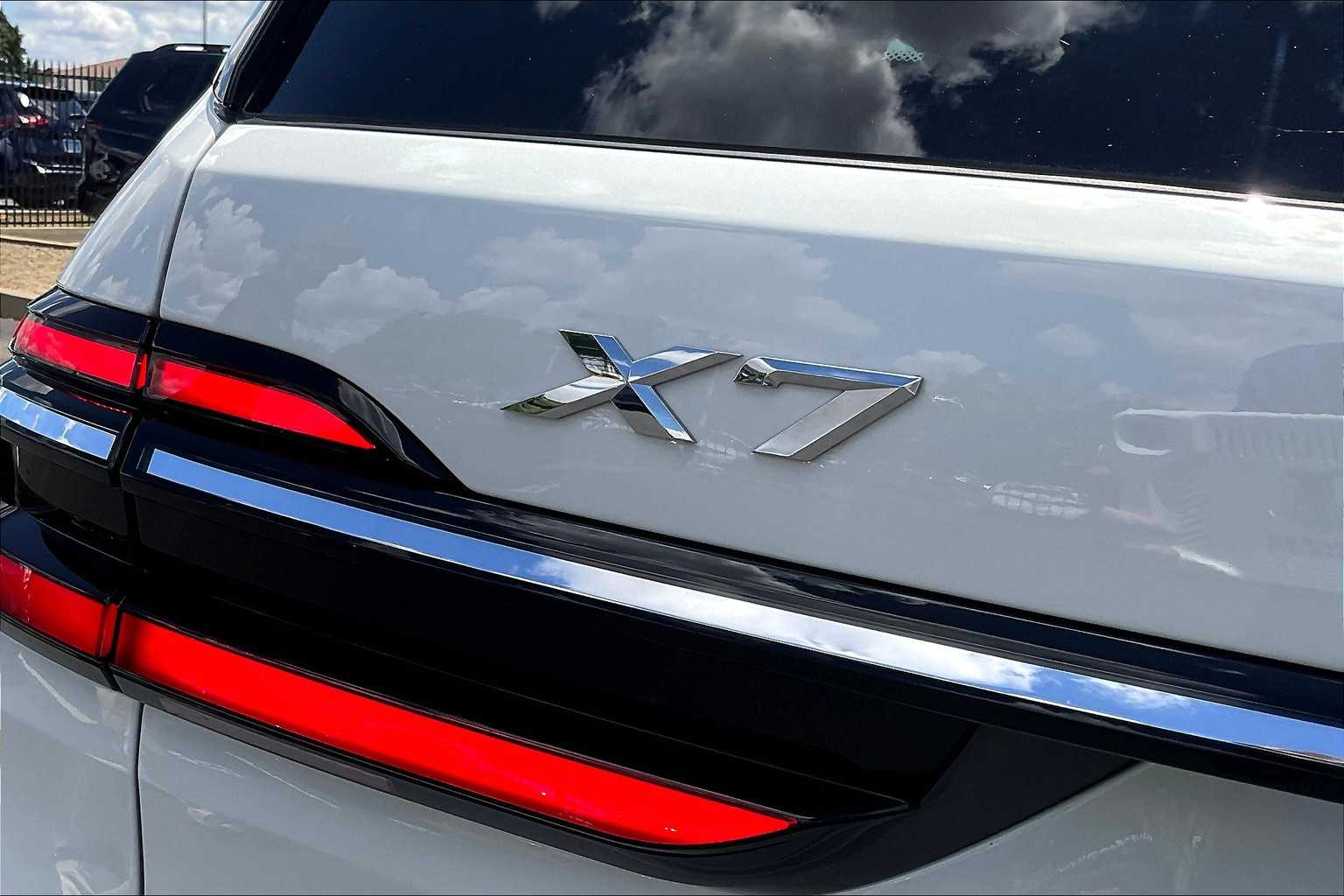 Vehicle image 29 of 33