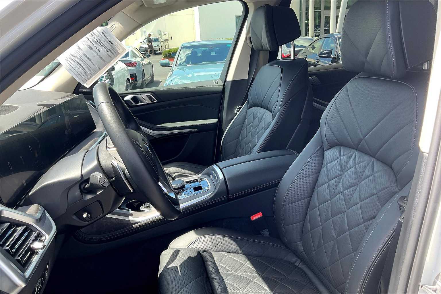 Vehicle image 24 of 33