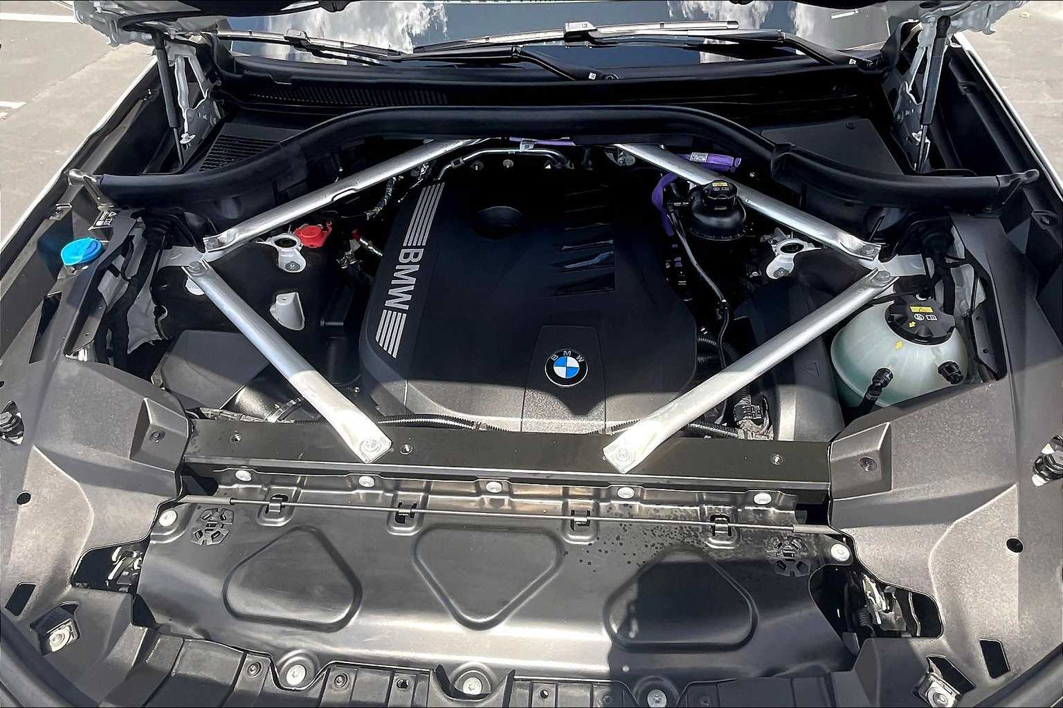 Vehicle image 12 of 33