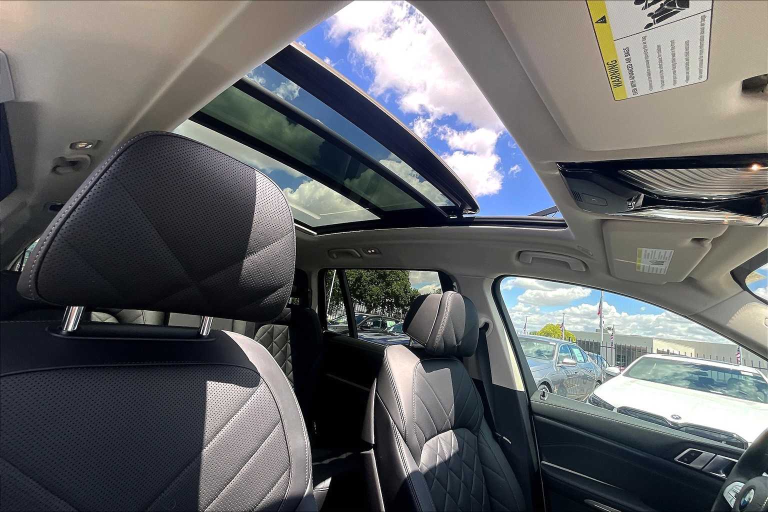 Vehicle image 21 of 33