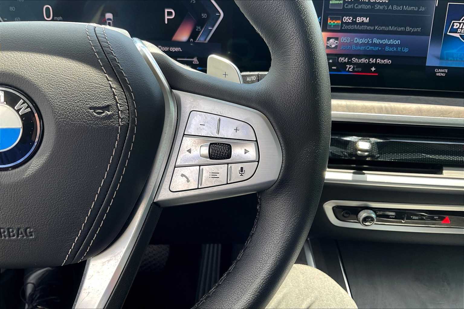 Vehicle image 18 of 33