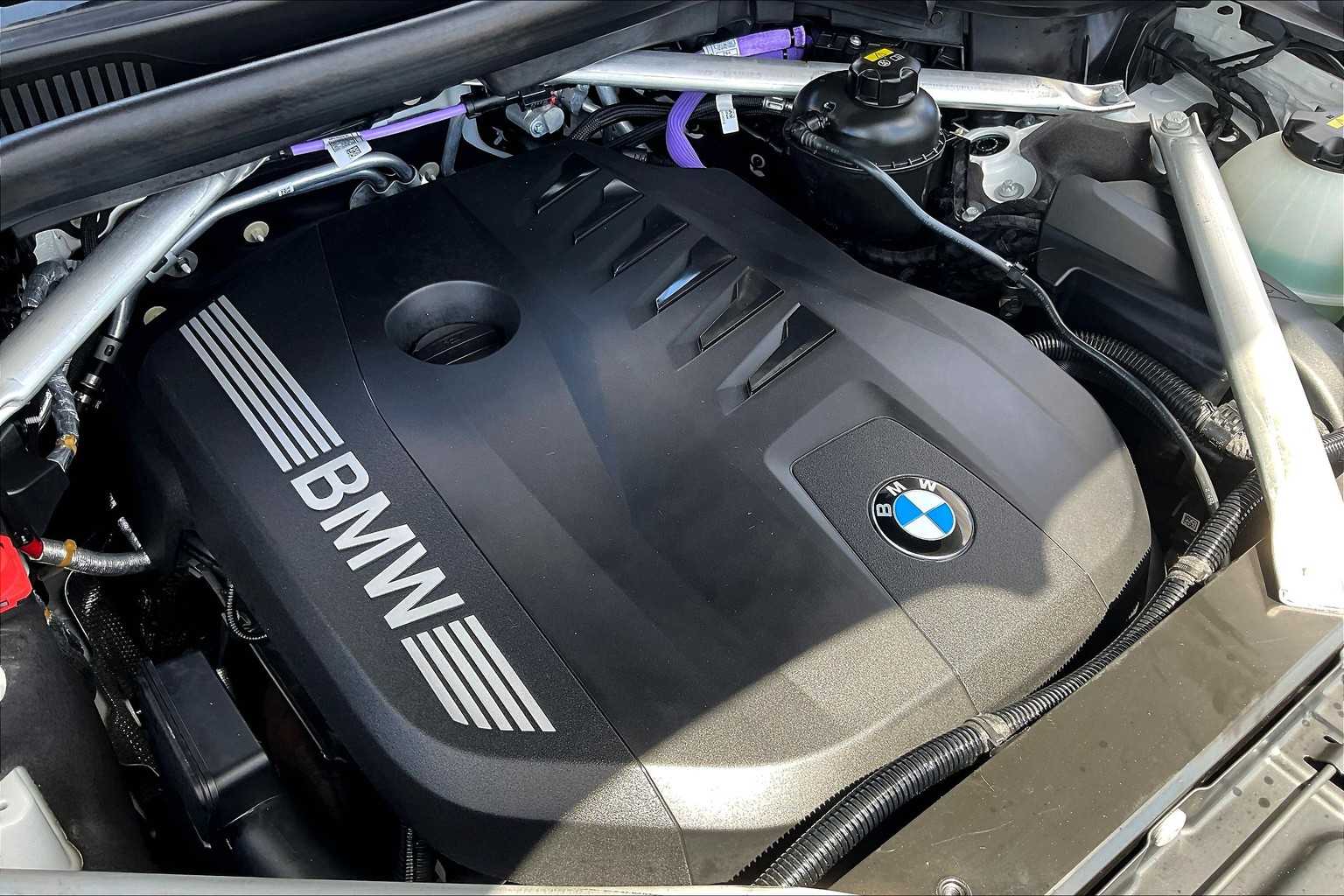 Vehicle image 31 of 33