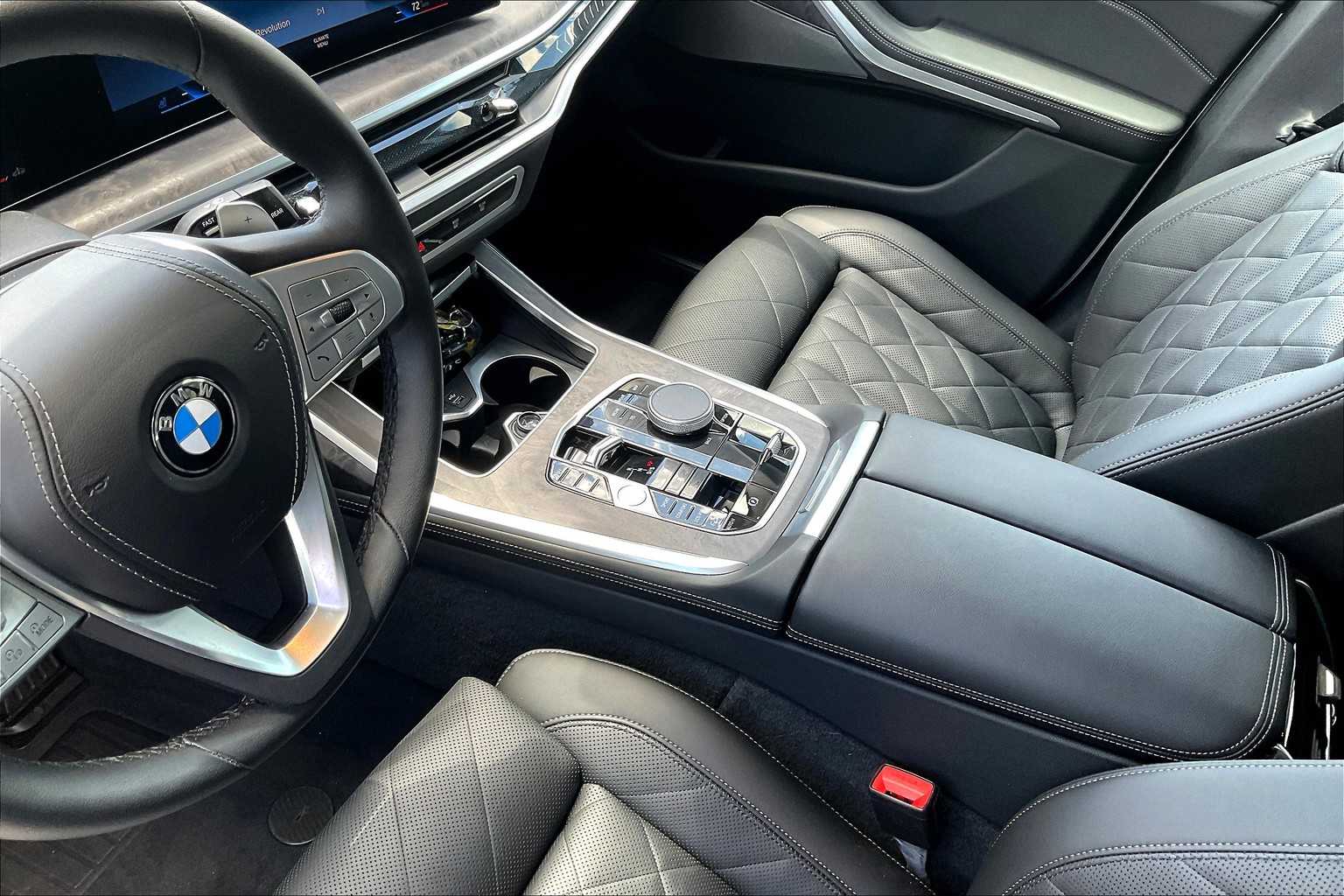 Vehicle image 16 of 33