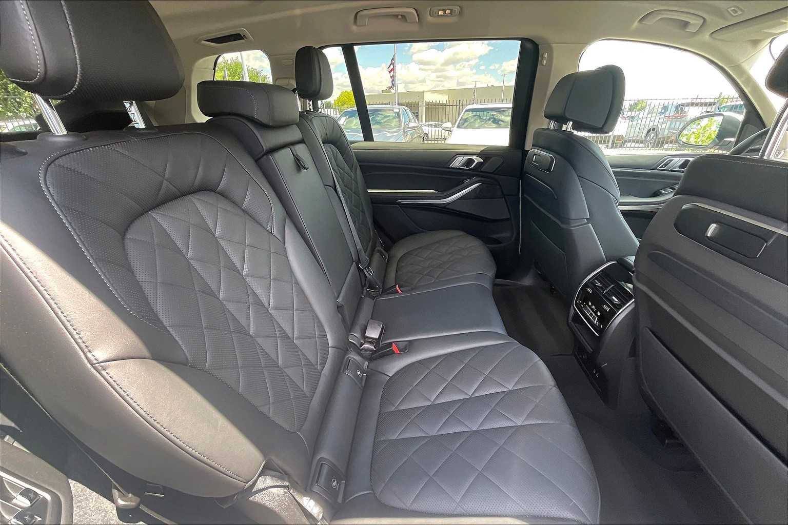 Vehicle image 26 of 33