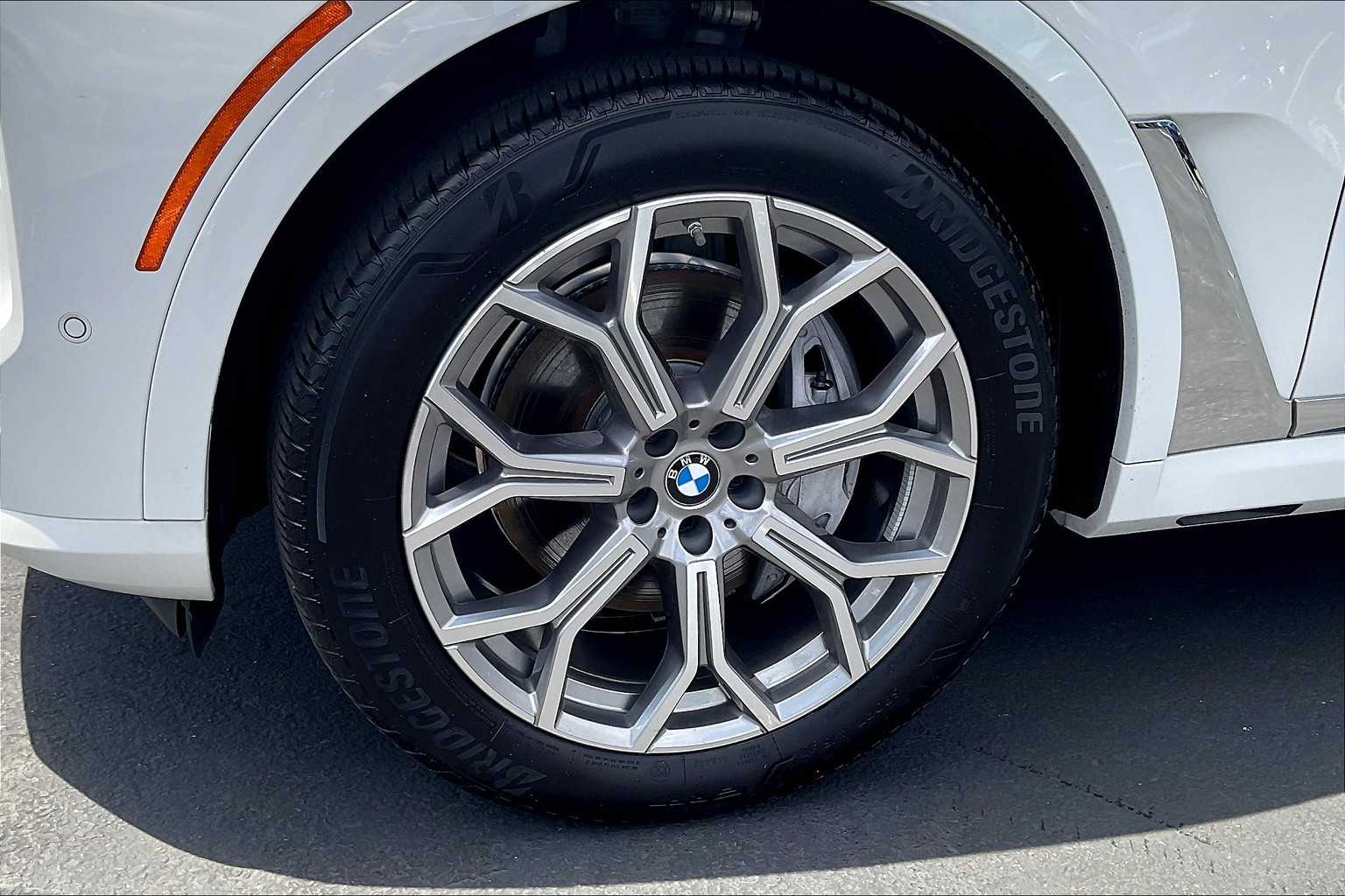 Vehicle image 11 of 33