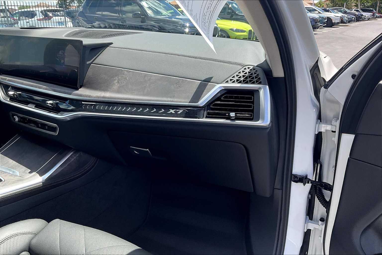 Vehicle image 15 of 33