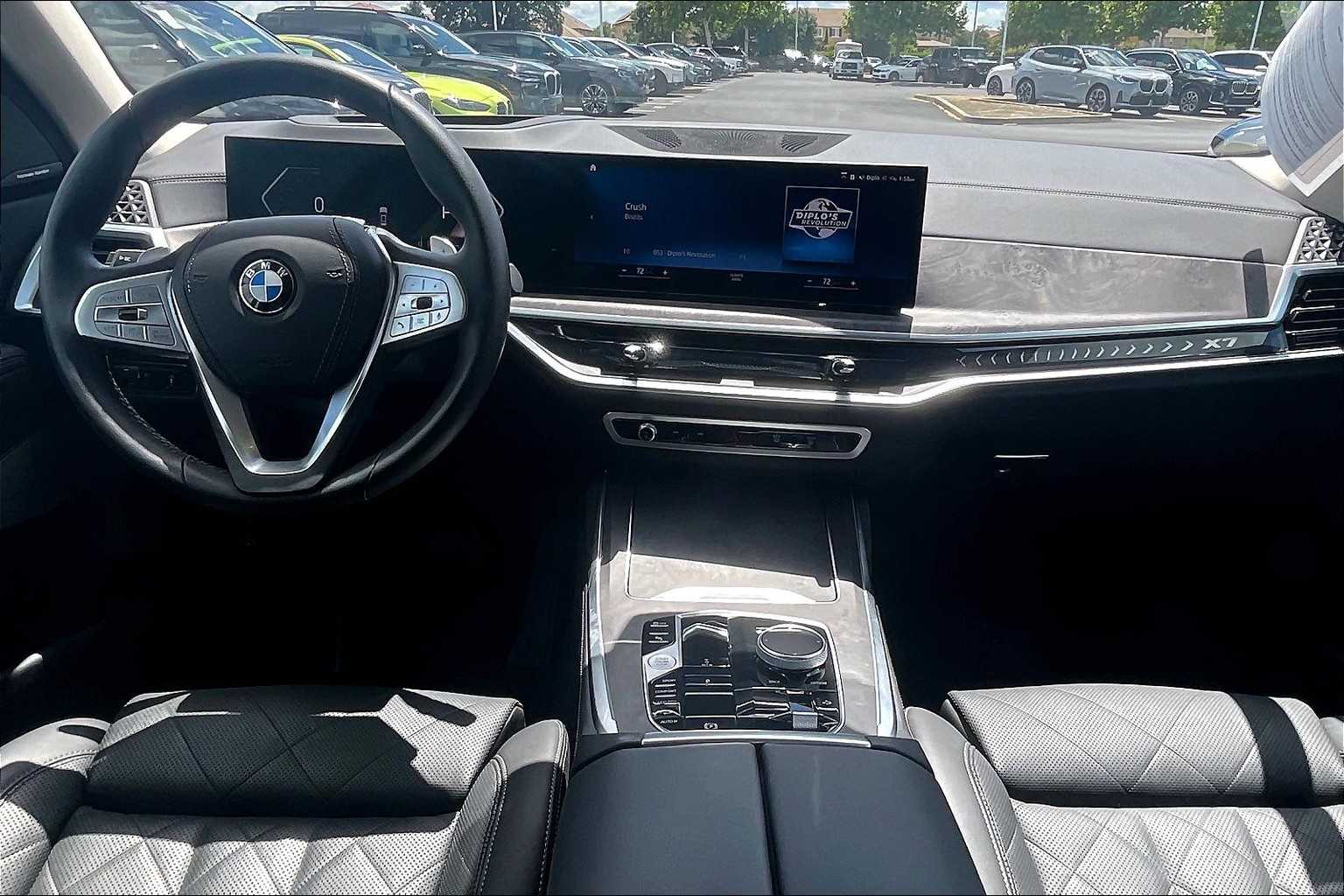 Vehicle image 14 of 33