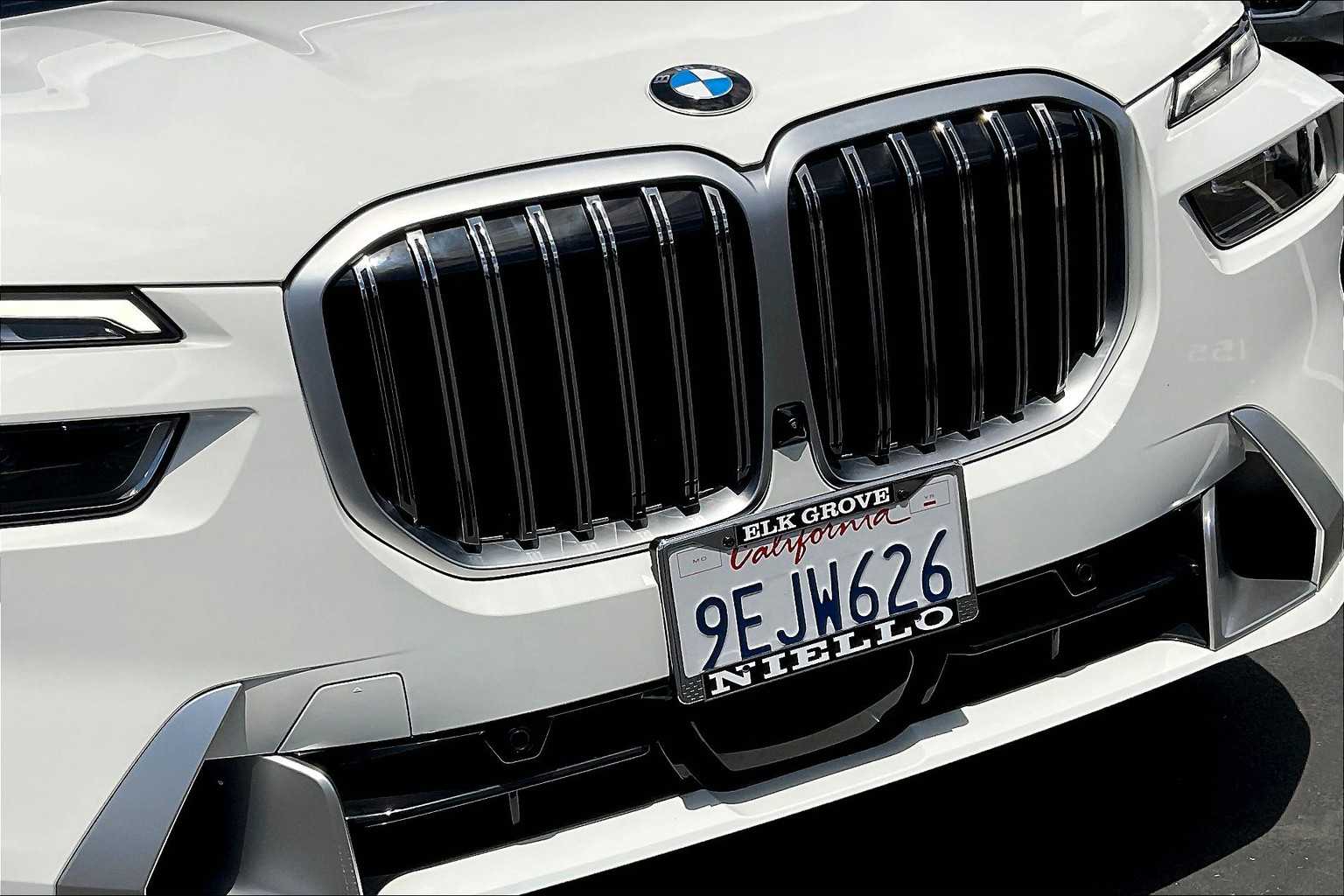 Vehicle image 30 of 33